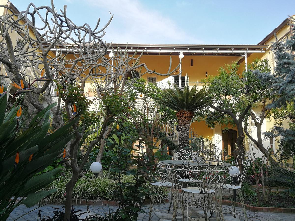 La Baronessa B&B Riposto ภายนอก รูปภาพ