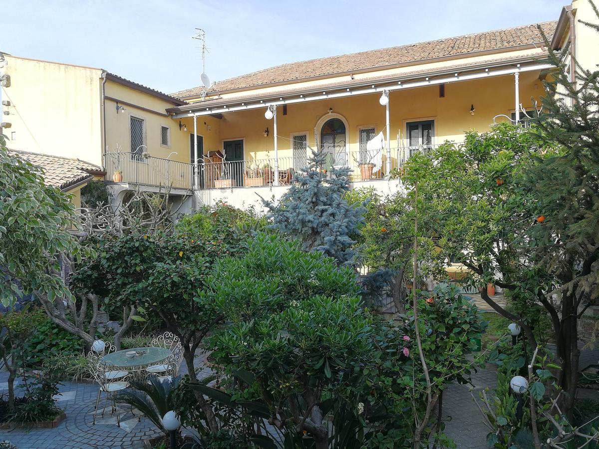 La Baronessa B&B Riposto ภายนอก รูปภาพ