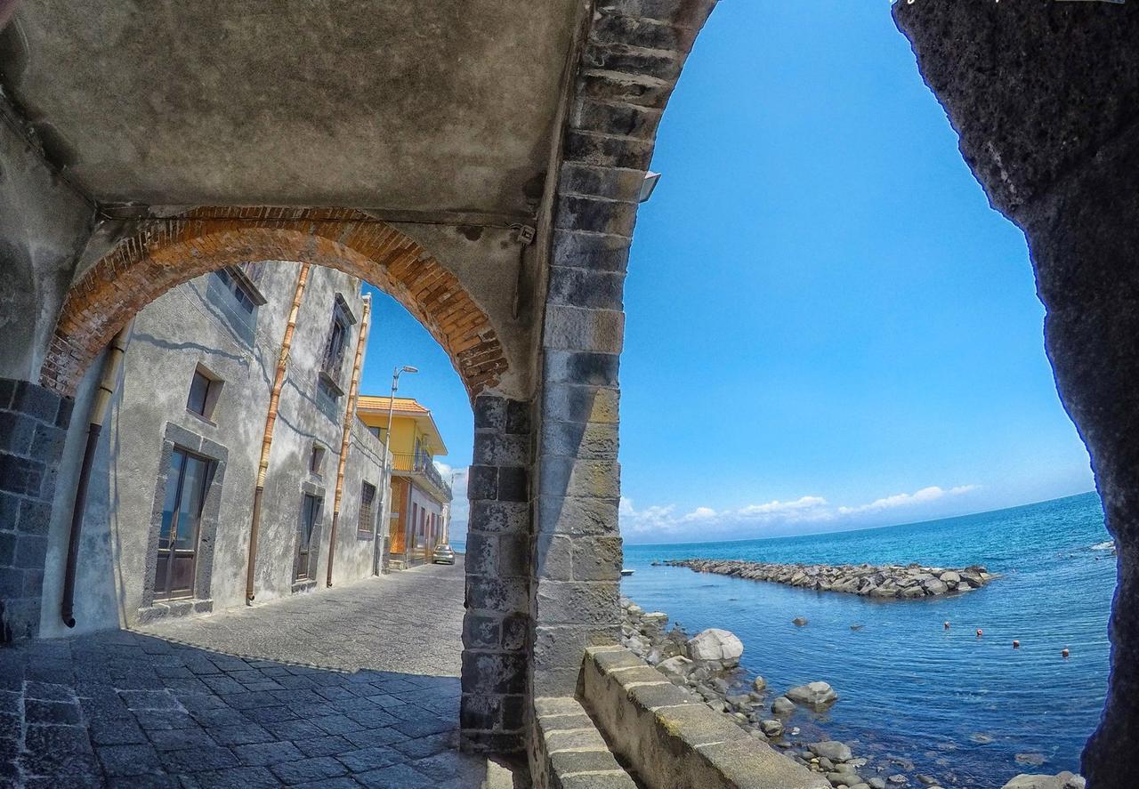 La Baronessa B&B Riposto ภายนอก รูปภาพ
